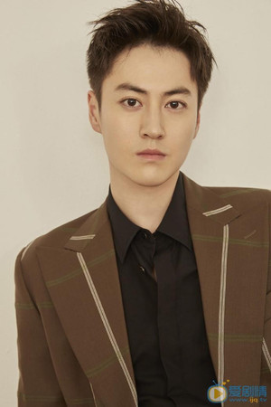 李逸